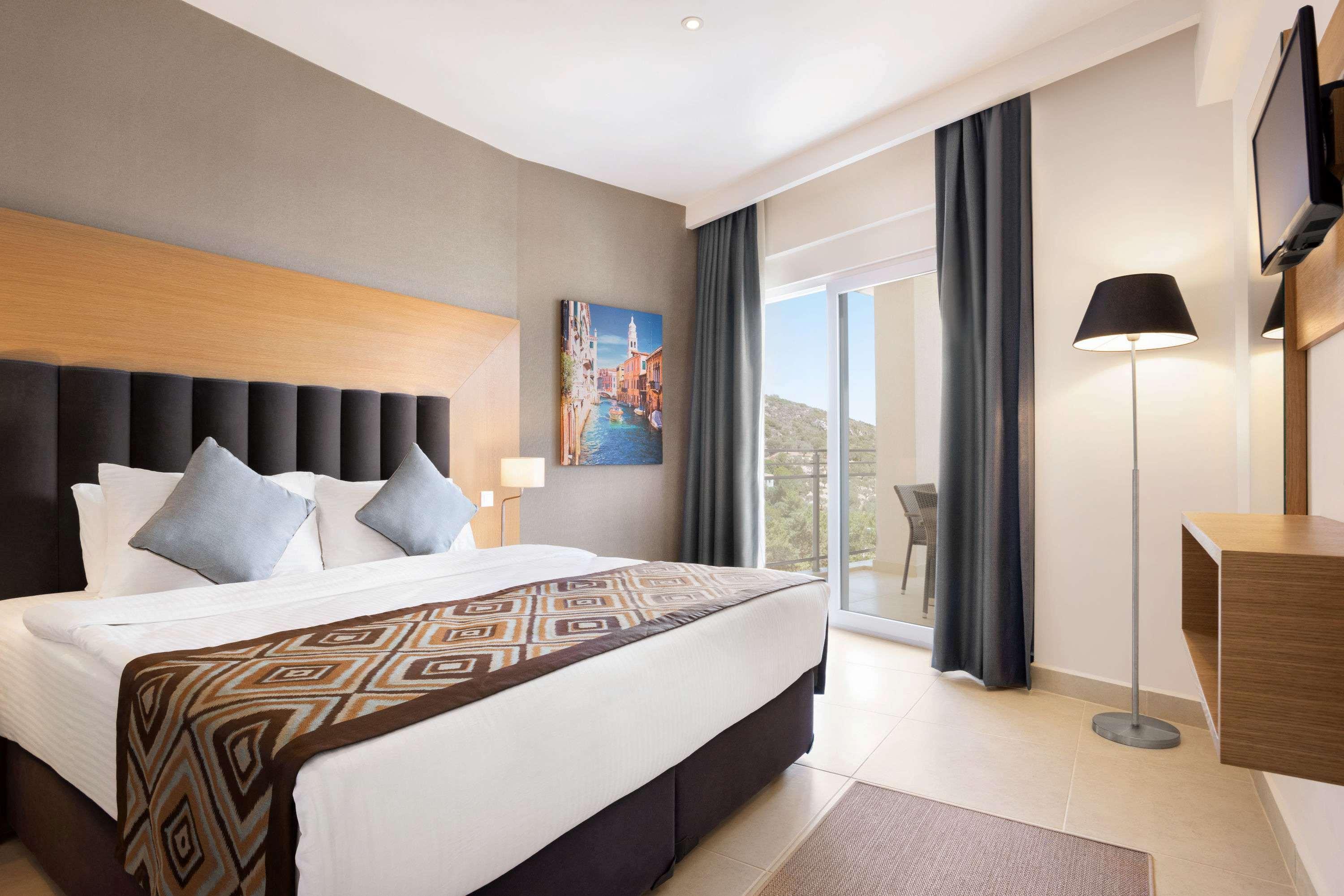 Ramada Hotel & Suites By Wyndham Kusadasi Luaran gambar