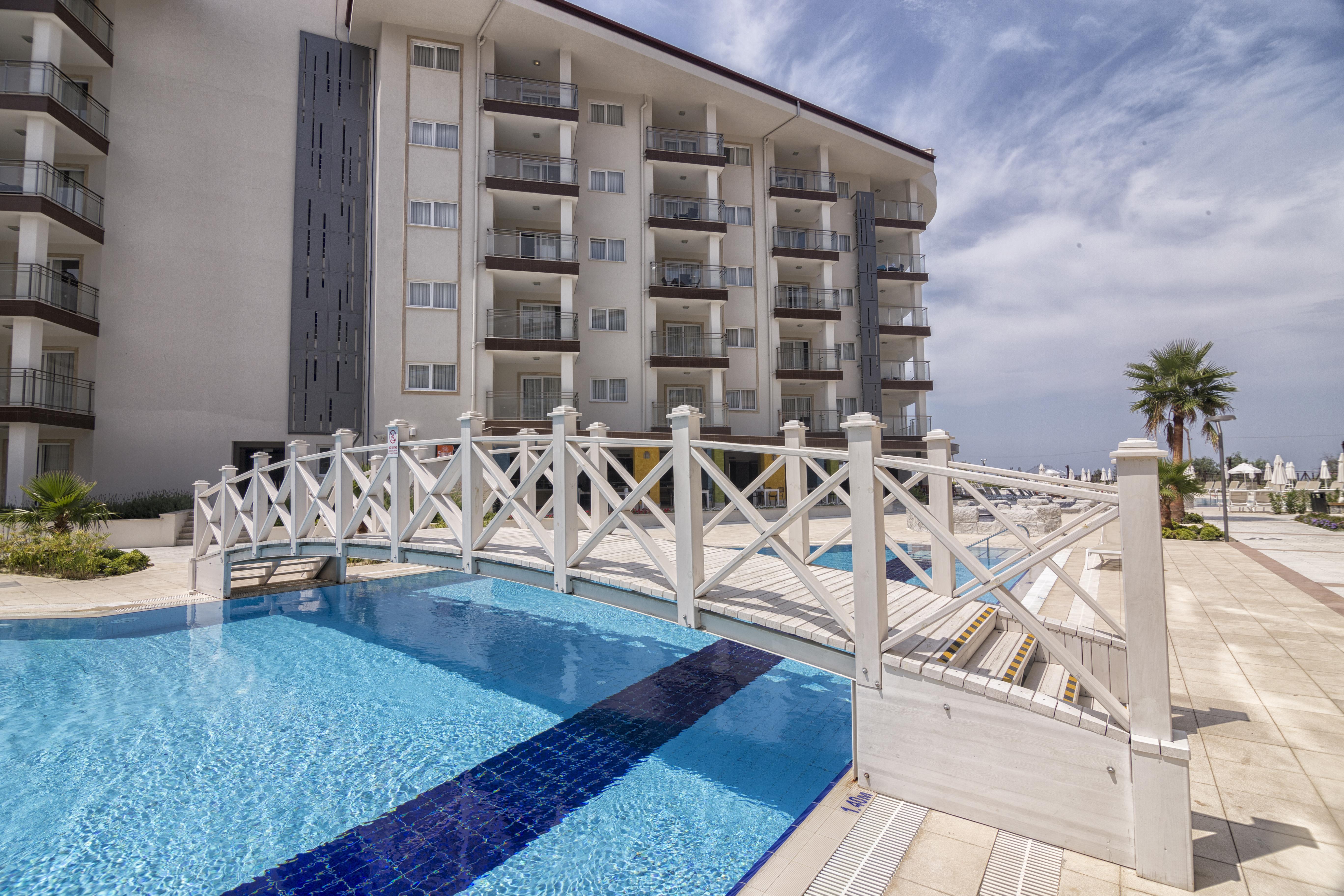 Ramada Hotel & Suites By Wyndham Kusadasi Luaran gambar