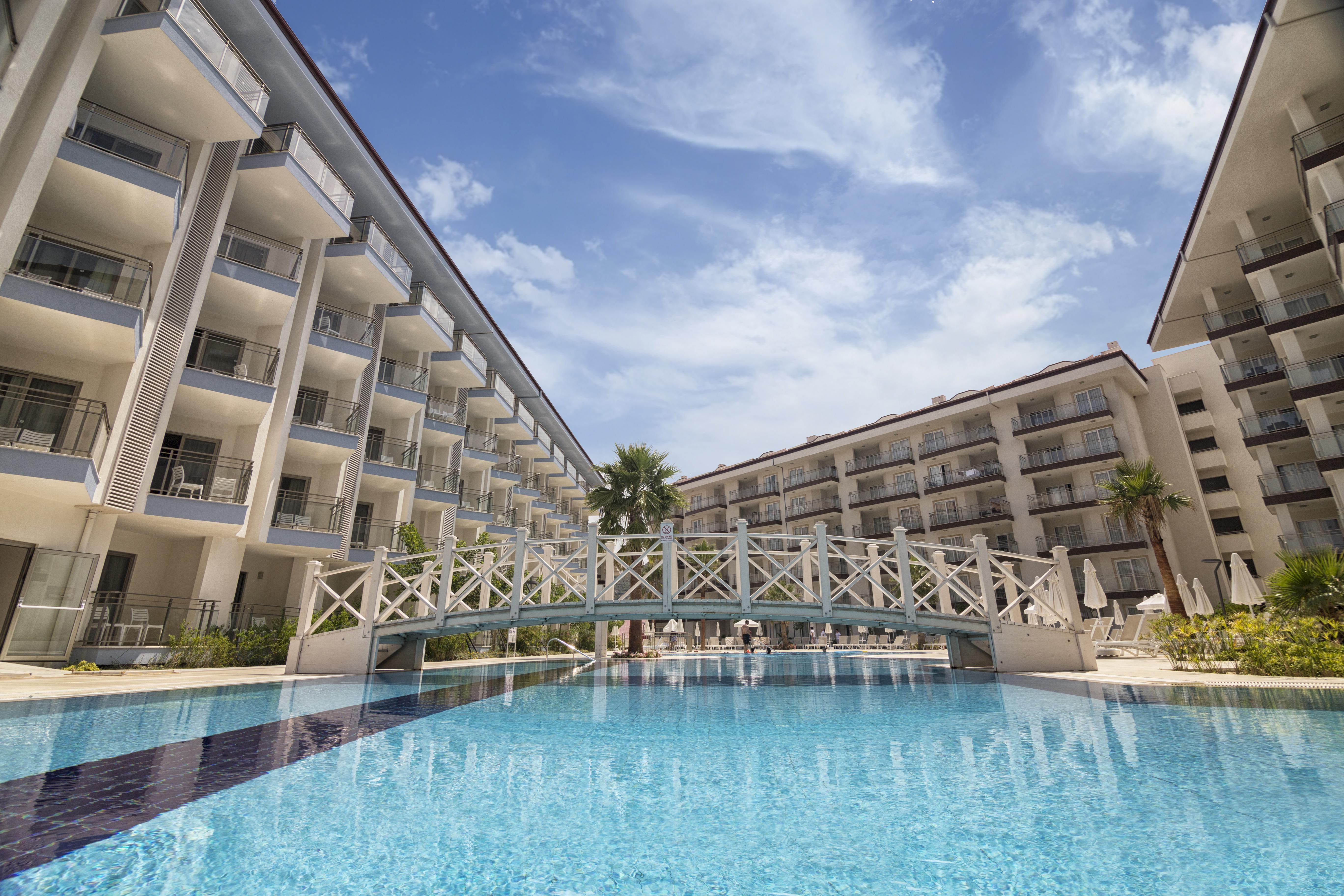 Ramada Hotel & Suites By Wyndham Kusadasi Luaran gambar