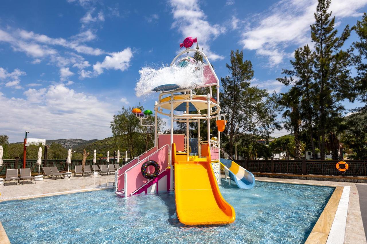 Ramada Hotel & Suites By Wyndham Kusadasi Luaran gambar
