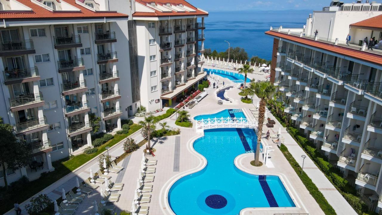 Ramada Hotel & Suites By Wyndham Kusadasi Luaran gambar