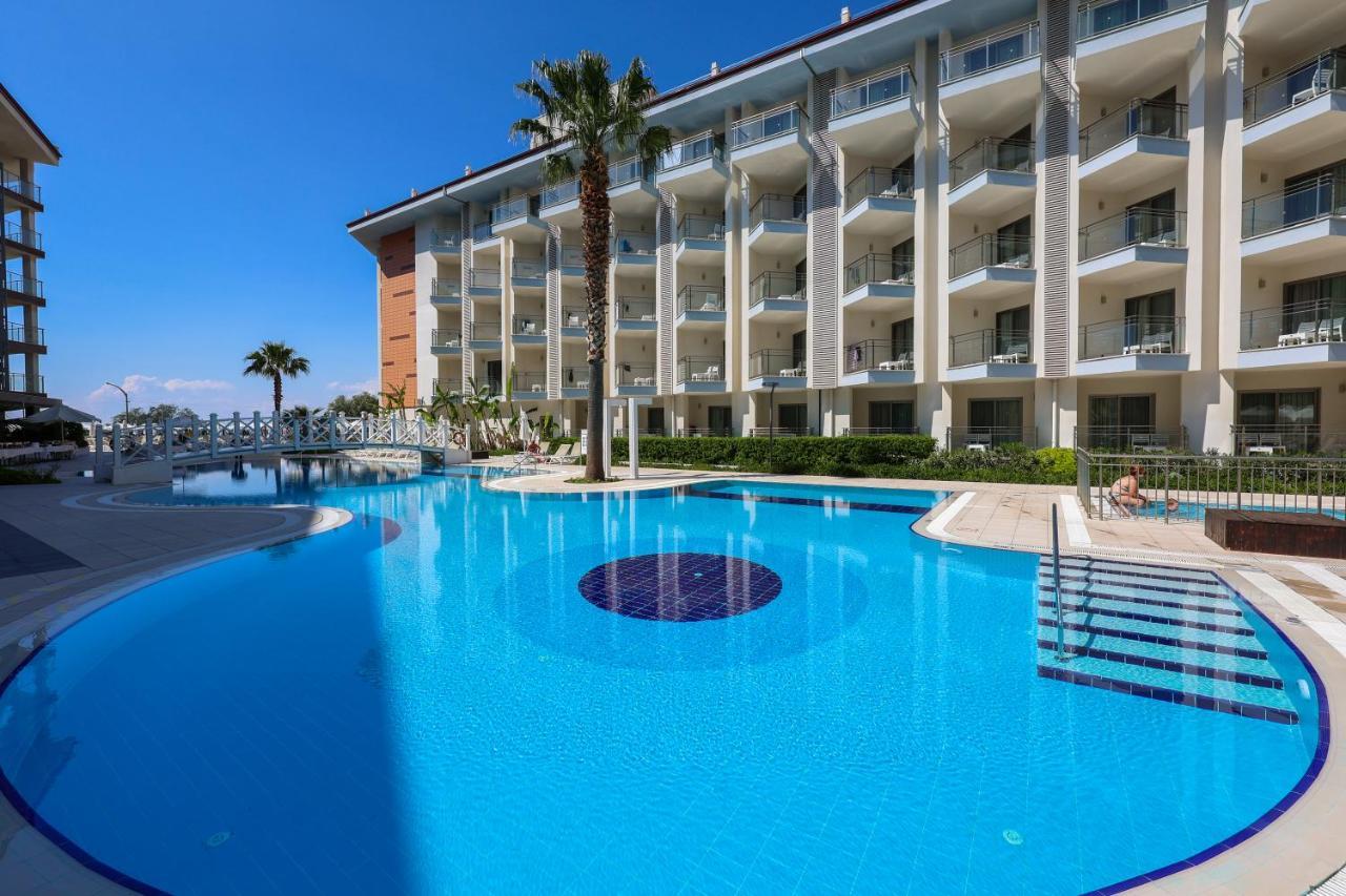 Ramada Hotel & Suites By Wyndham Kusadasi Luaran gambar