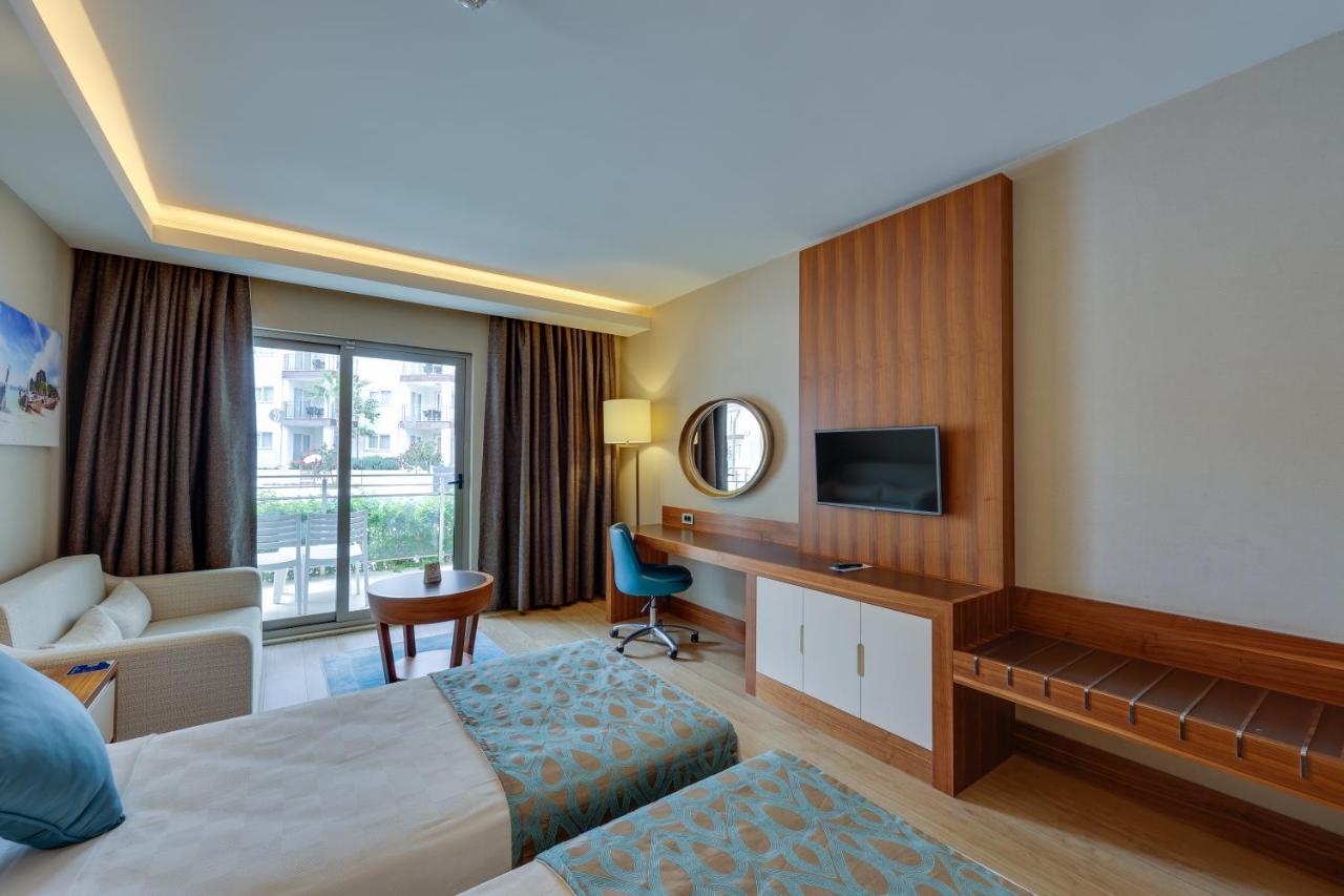 Ramada Hotel & Suites By Wyndham Kusadasi Luaran gambar