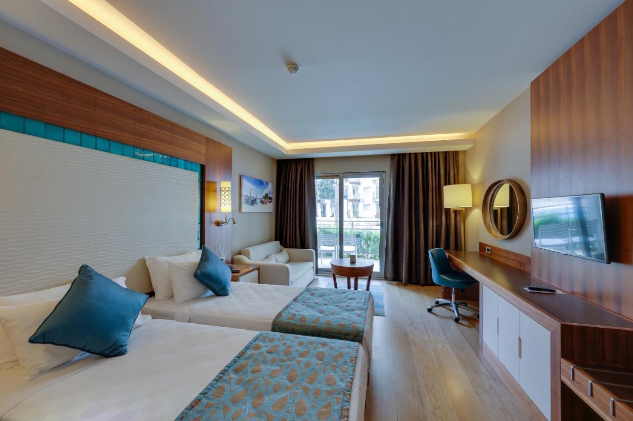 Ramada Hotel & Suites By Wyndham Kusadasi Luaran gambar