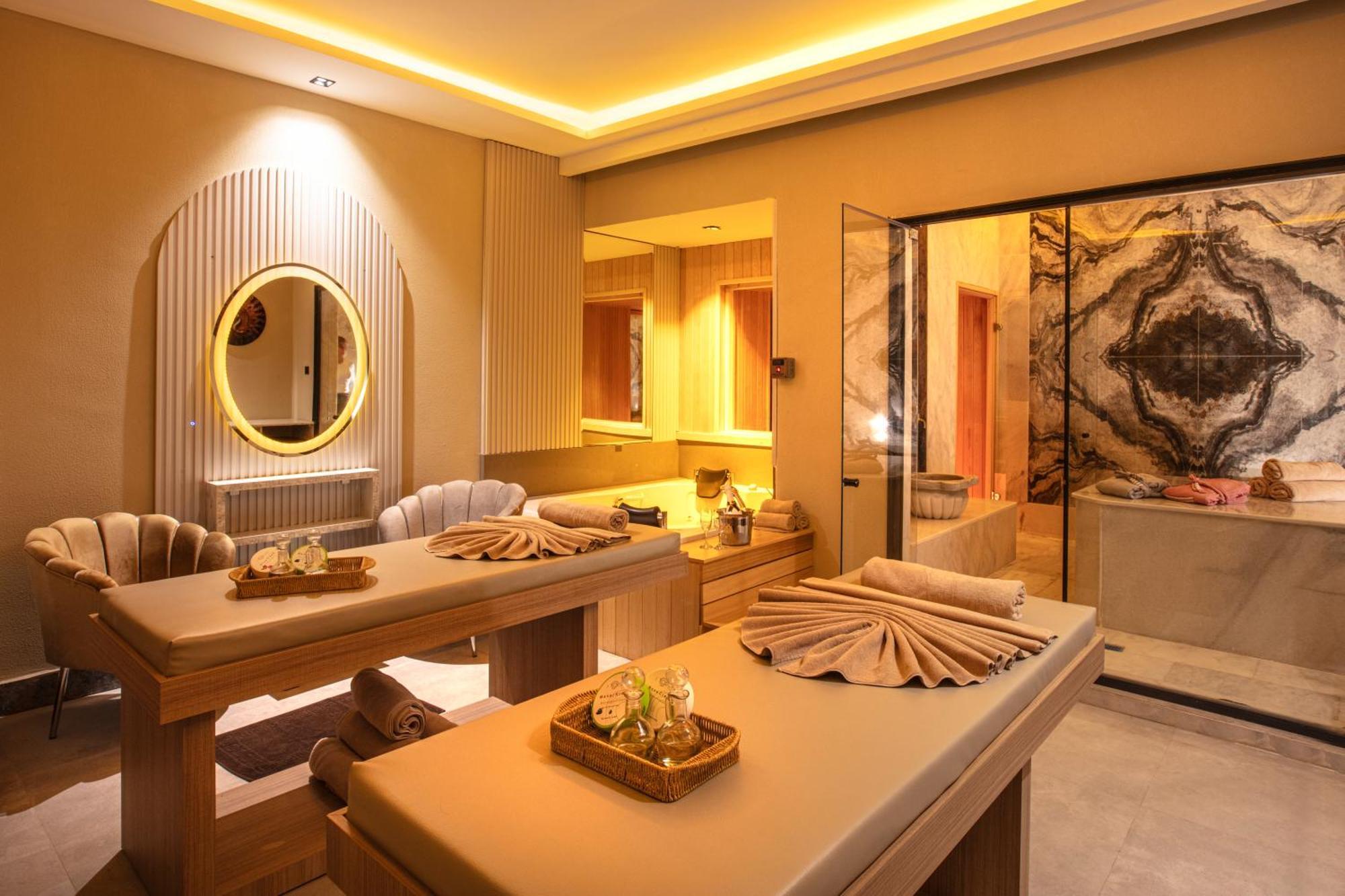 Ramada Hotel & Suites By Wyndham Kusadasi Luaran gambar